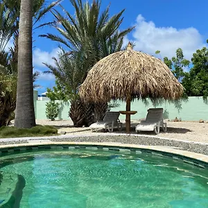 Charming 2-bedroom With Saltwater Pool Apartment